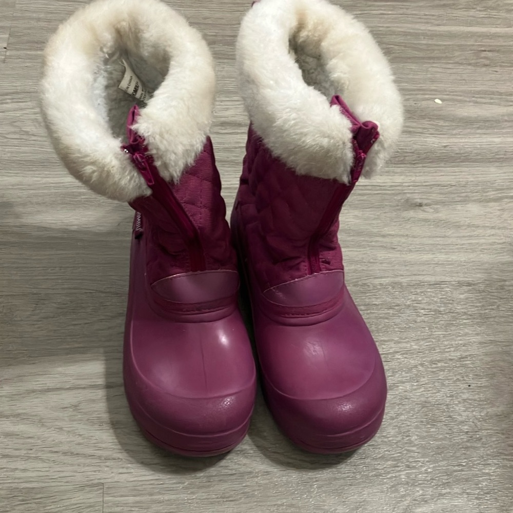 Khombu snow boots size 3 fuchsia